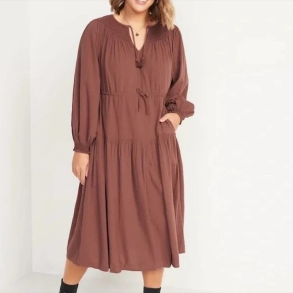 OLD Navy Waist-Defined Crinkle-Textured Long-Sleeve Midi Dress - Picture 14 of 14